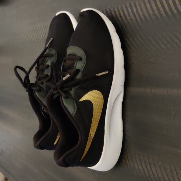 Nike Other - Nike Kids Boys Tanjun Sneakers